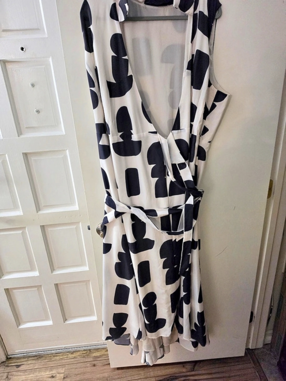 Geometric Midi True Wrap Dress in White & Black Like New